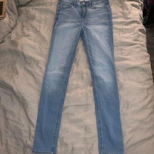light wash skinny jean